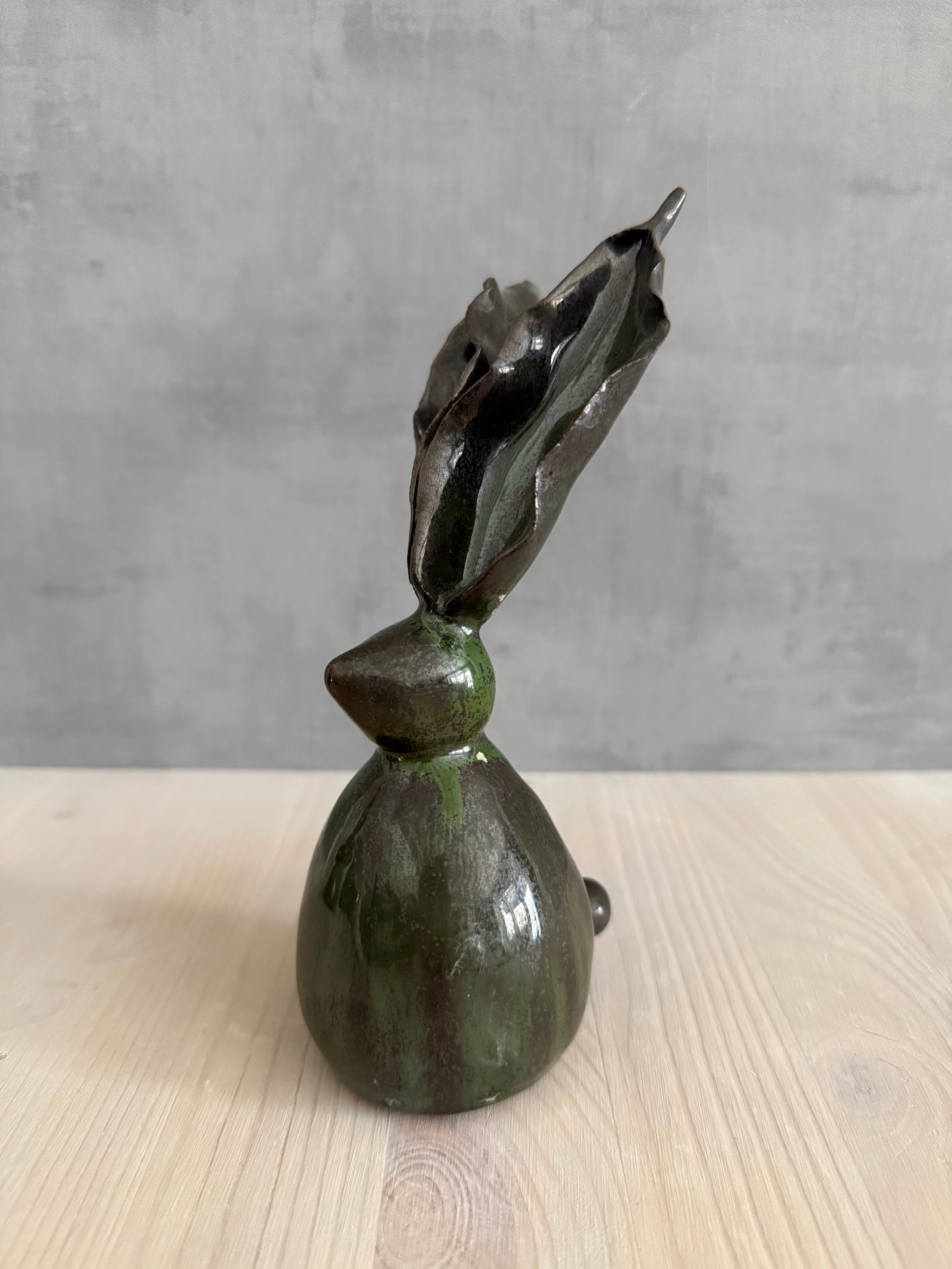 Hare med långa öron, stor mörkgrön