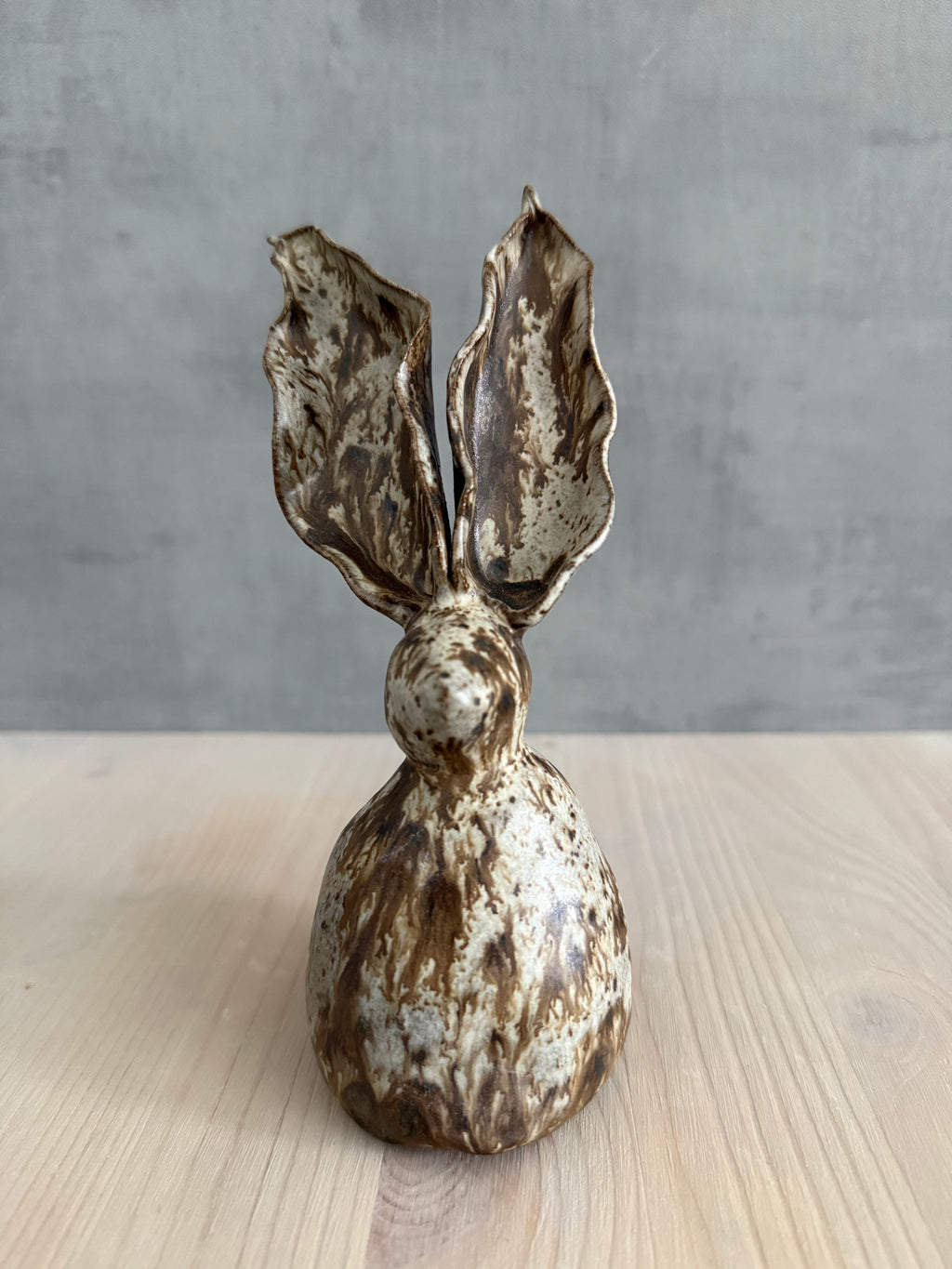 Hare med långa öron, stor brunspräckling
