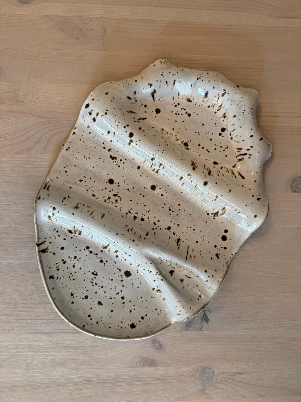 Plockfat vitt med bruna fläckar