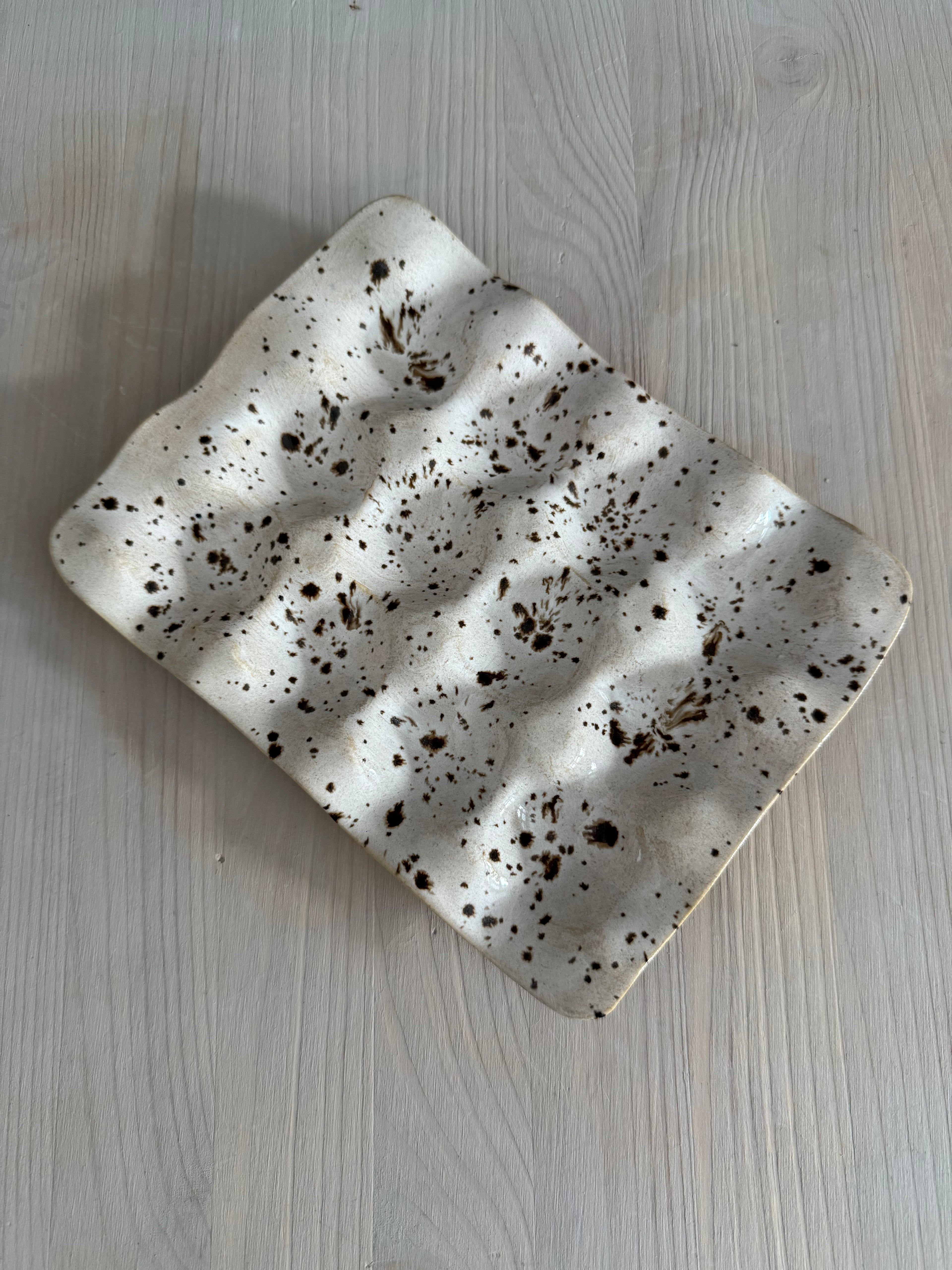 Äggfat vitbrunspräcklig