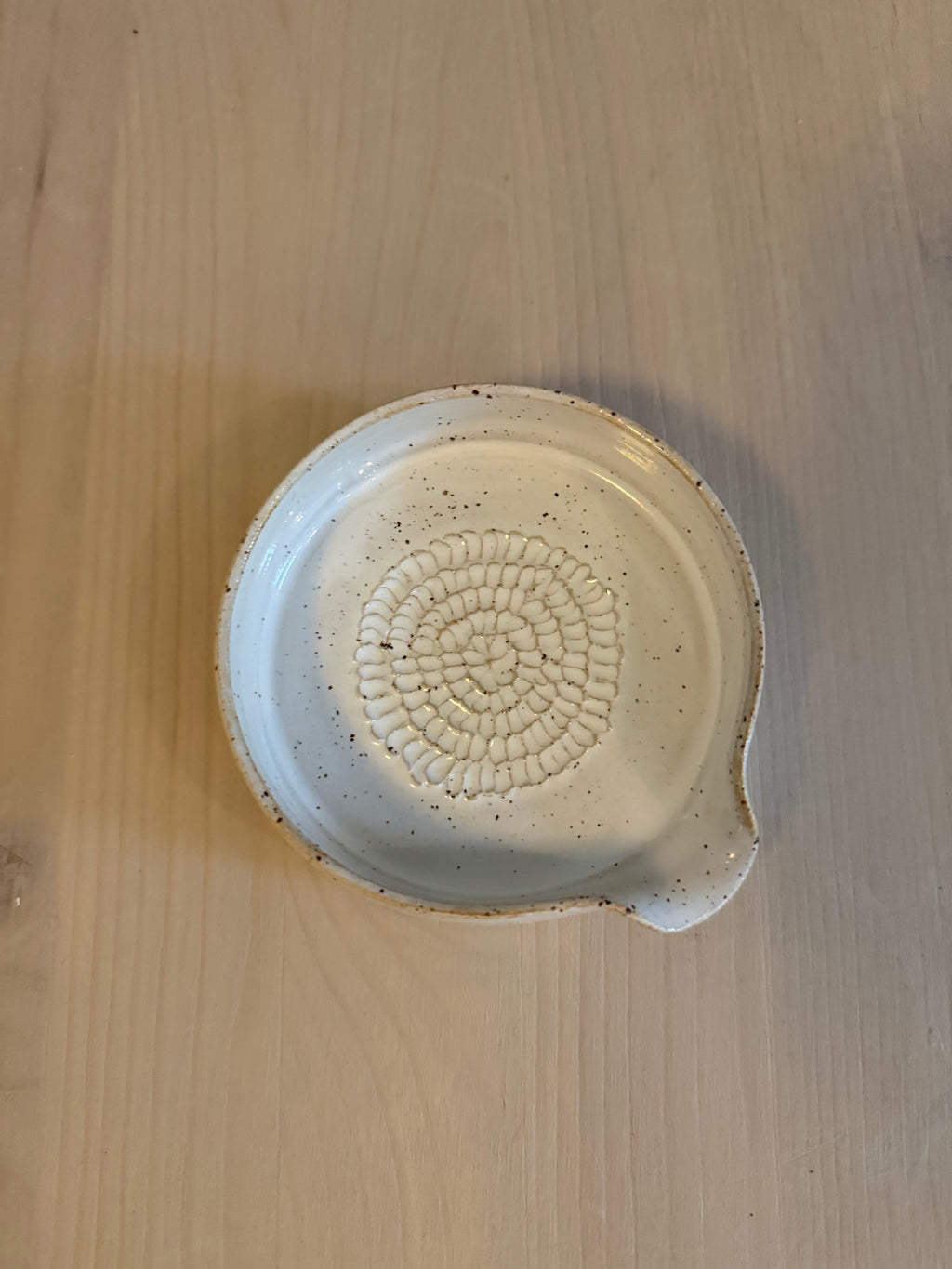 Vitlöksrivarfat vit med prickar